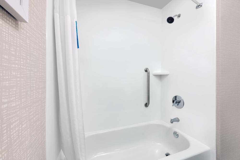 Hampton Inn & Suites Fort Myers Beach Sanibel Gateway - photo 22