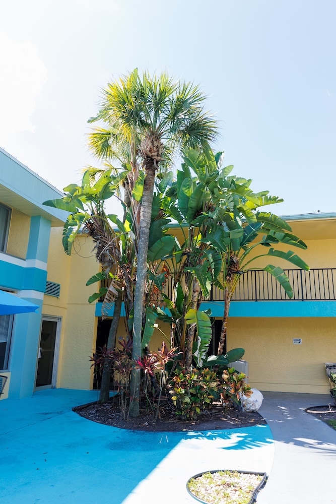 Garnet Inn & Suites Orlando - photo 112