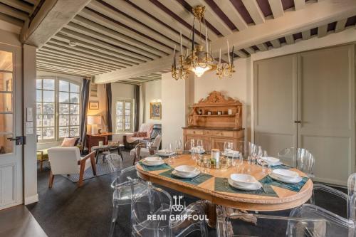 La Demeure du Clocher 4 AC on the Port & Place Sainte Catherine 8 G in Honfleur, France
