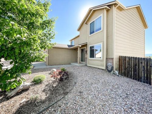 Trailside Getaway mins to Ft Carson & Airport — hotel in Fountain