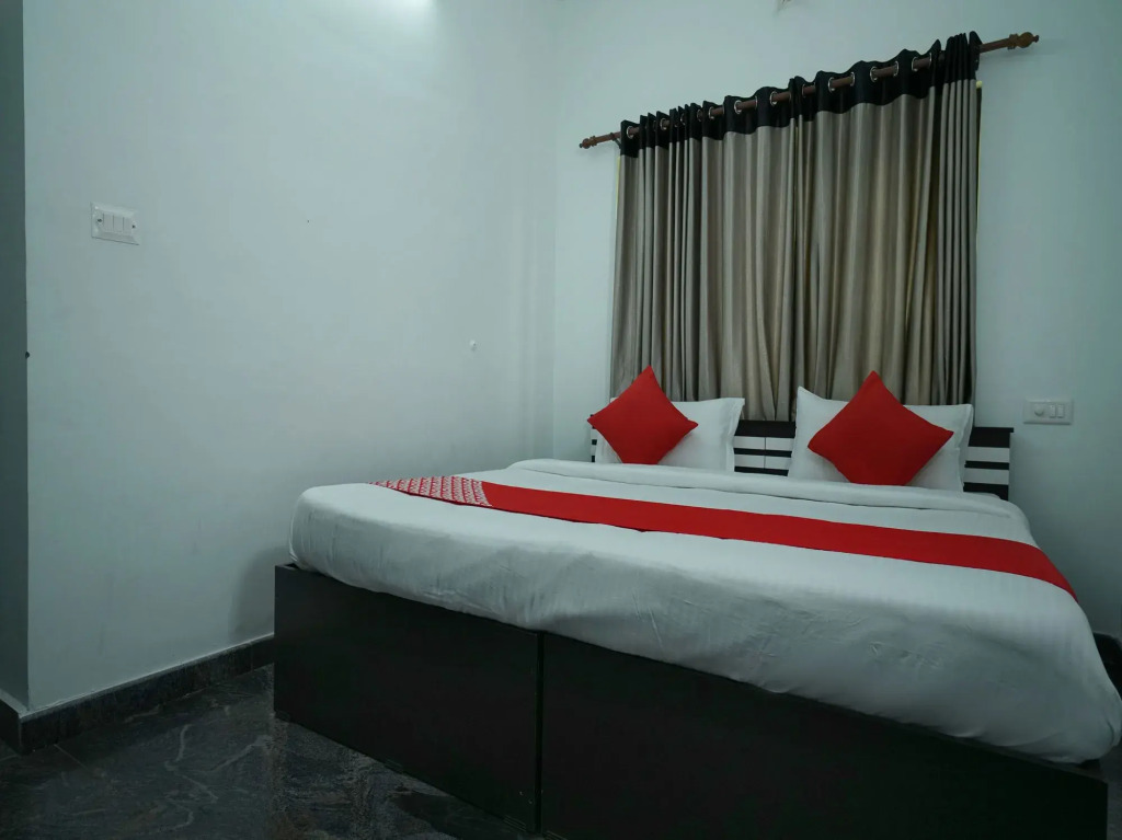 Oyo 12224 Karoli Inn - last minute hotel in Munnar