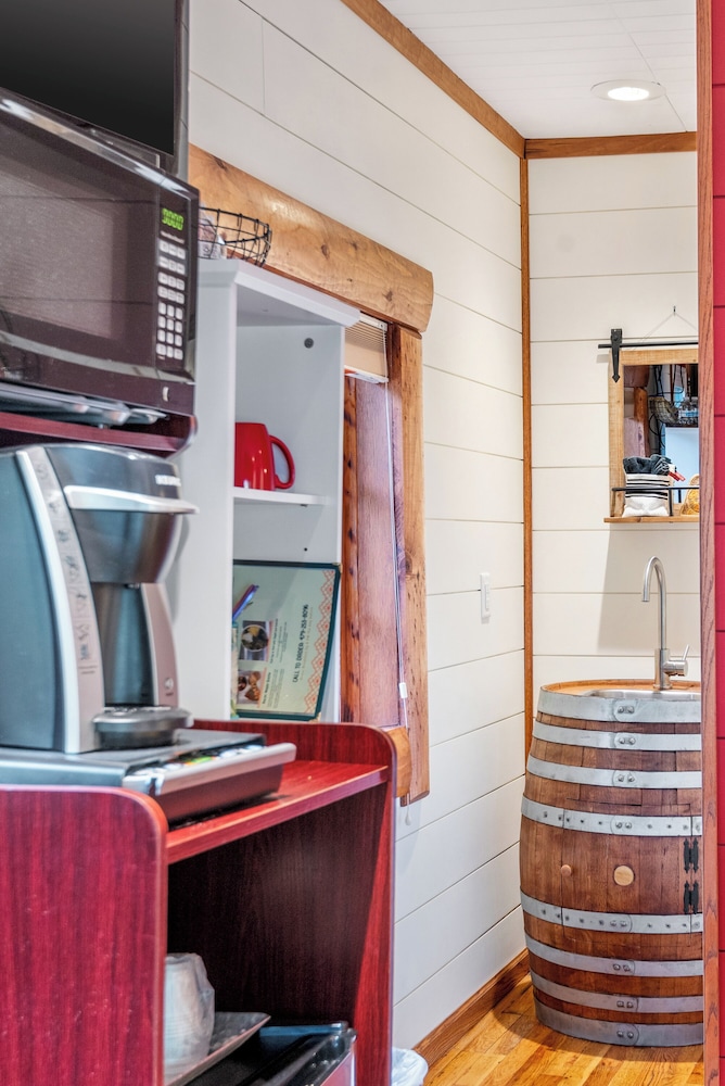Tall Pines Inn - photo 32