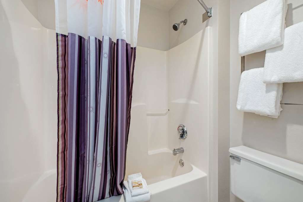 La Quinta Inn & Suites by Wyndham Mansfield OH - photo 31