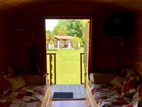 les roulottes de dilou Cerise - last minute hotel in Matha