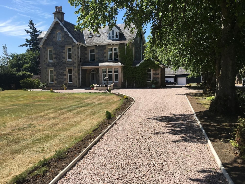 Mount Barker Bed & Breakfast — 4-Star Luxury Hotel in Grantown On Spey, United Kingdom