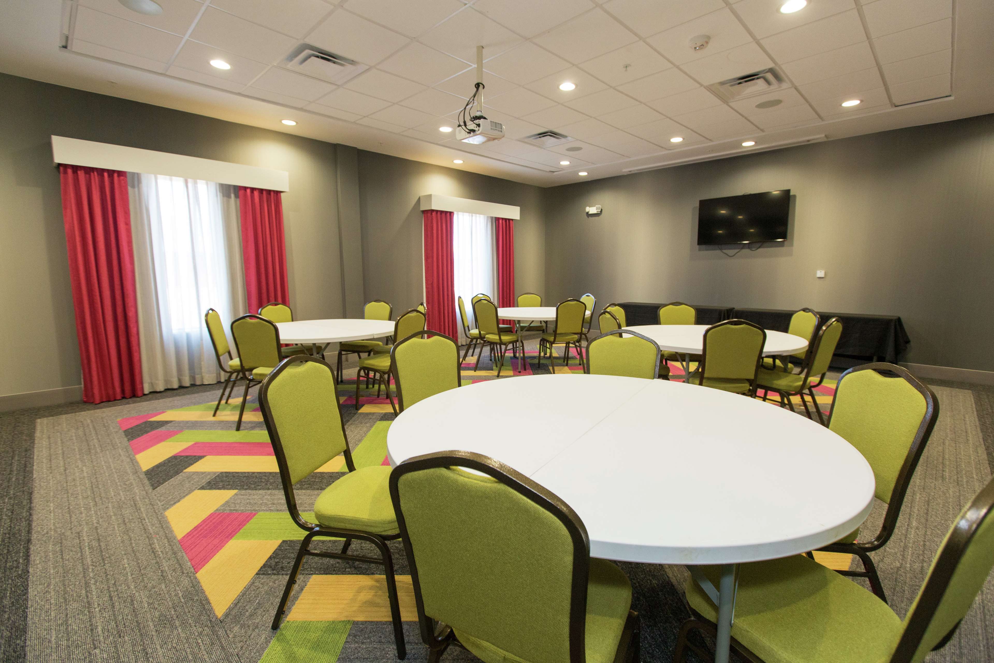 Hampton Inn Mustang - photo 23
