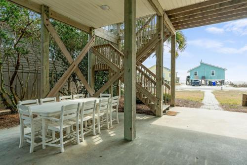 Sherrys Paradise by Oak Island Accommodations - photo 25