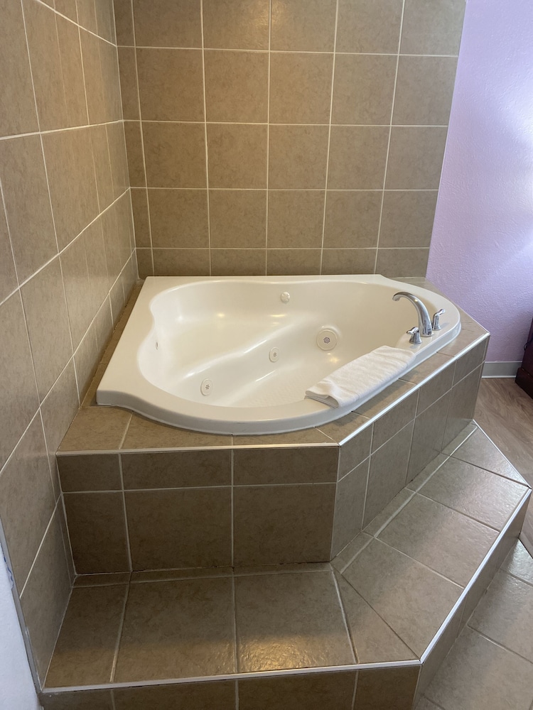 Ramada by Wyndham Butler Tesla Biohealing Resort - photo 26