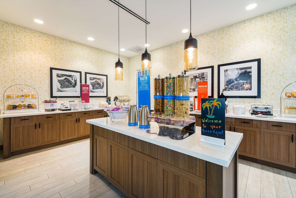 Hampton Inn & Suites Miami Wynwood Design District - photo 36