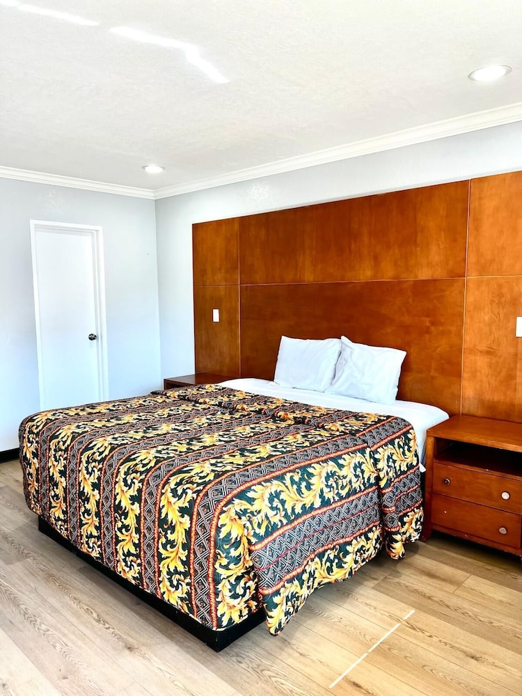 Aqua Inn Motel - photo 7