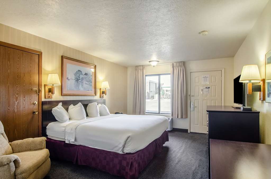 Americas Best Value Inn & Suites Ft. Collins E at I 25 - photo 13