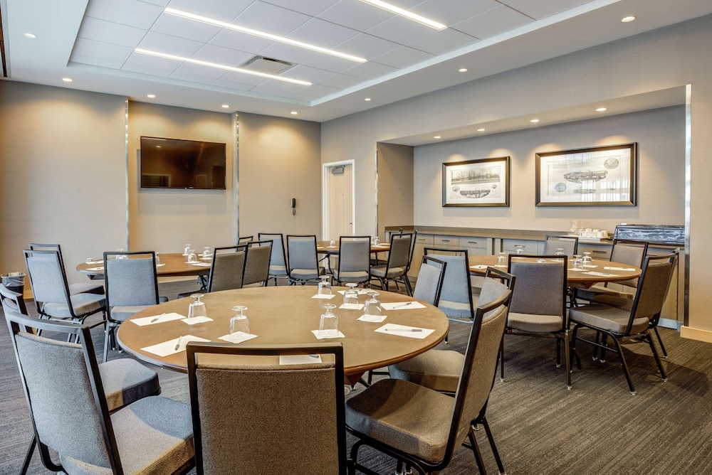 Hampton Inn & Suites Boston Waltham - photo 35