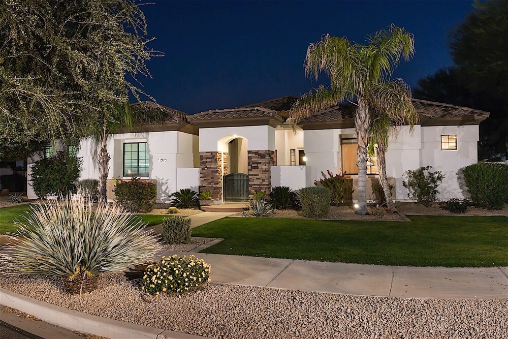 Palm Valley 4 BR by Casago — 4-Star Luxury Hotel in Goodyear, United States