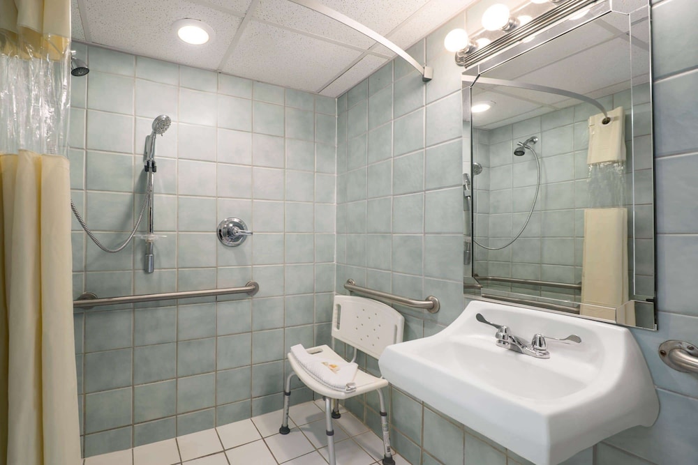 Days Inn by Wyndham Panama City Beach Beachfront Resort - photo 22