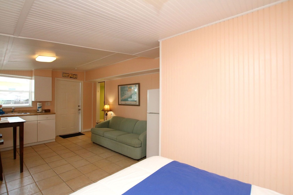 Sunset Cove Beach Resort - photo 25