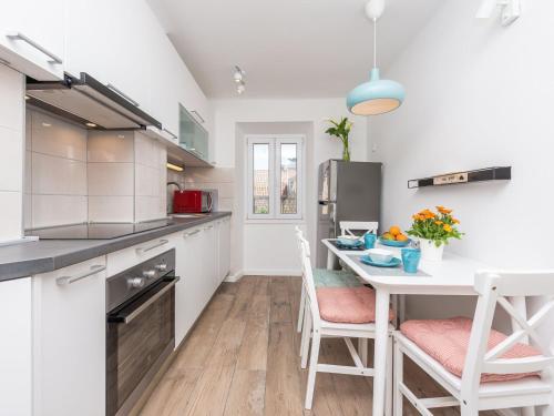 Apartment Simovi Two Bedroom Apartment with City View