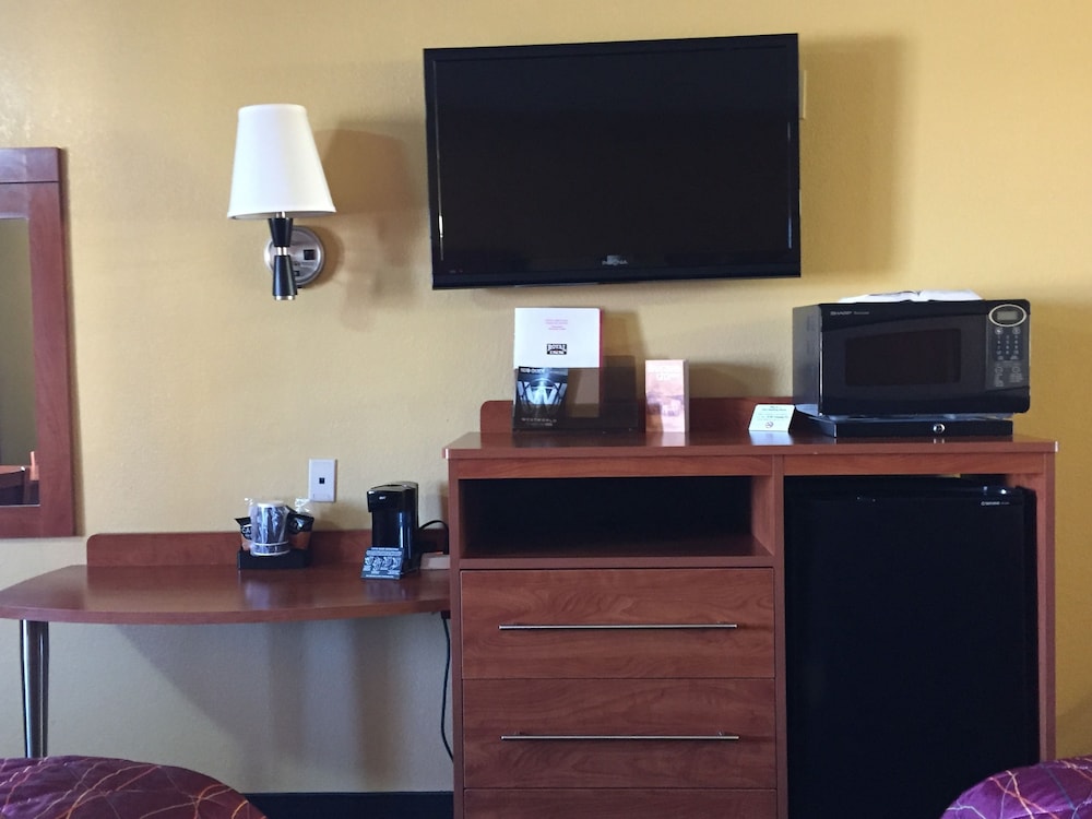 Royal Inn Pearsall - photo 8