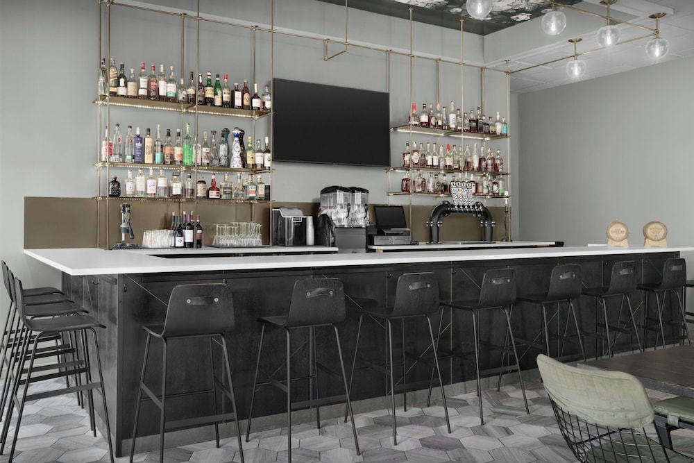 SpringHill Suites Savannah Downtown Historic District - photo 31