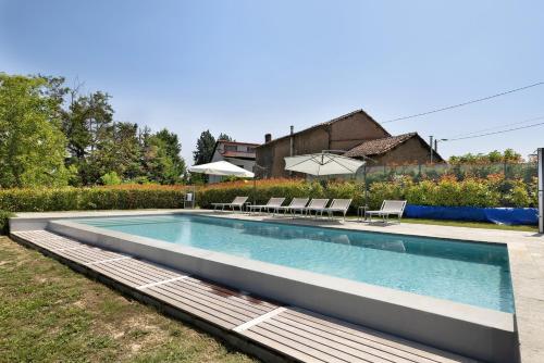 Villa Ca' D'Ros Pool And Sauna — 4-Star Luxury Hotel in Fontanile, Italy