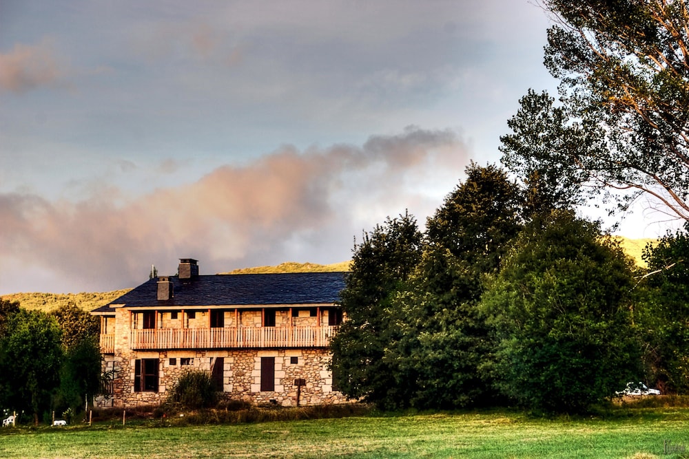Hospedería El Pico del Fraile — 4-Star Luxury Hotel in Cobreros, Spain