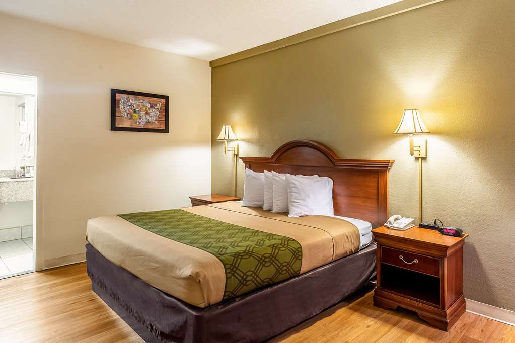Econo Lodge Lake City North - photo 11
