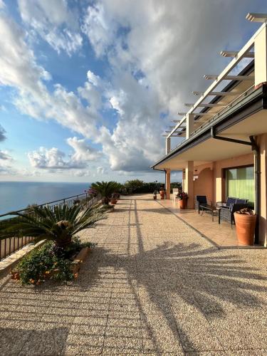 Casa indipendente con vista mare — 4-Star Luxury Hotel in Zambrone, Italy