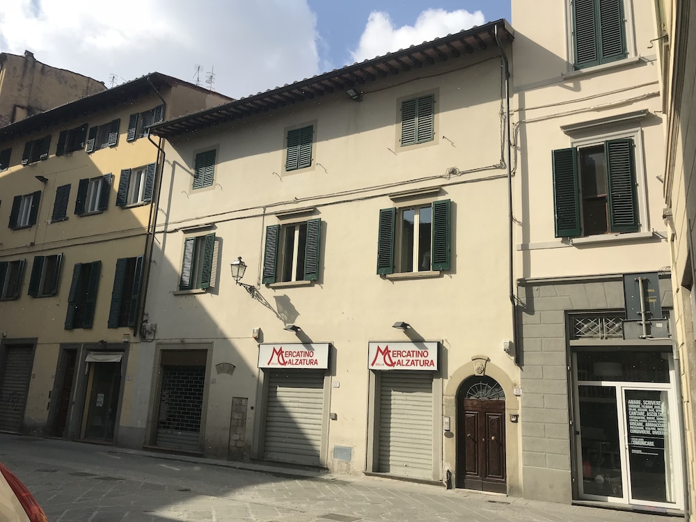 Appartamento 123 — 4-Star Luxury Hotel in Prato, Italy