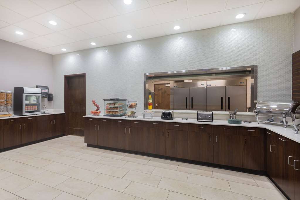 La Quinta Inn & Suites by Wyndham Joplin - photo 35