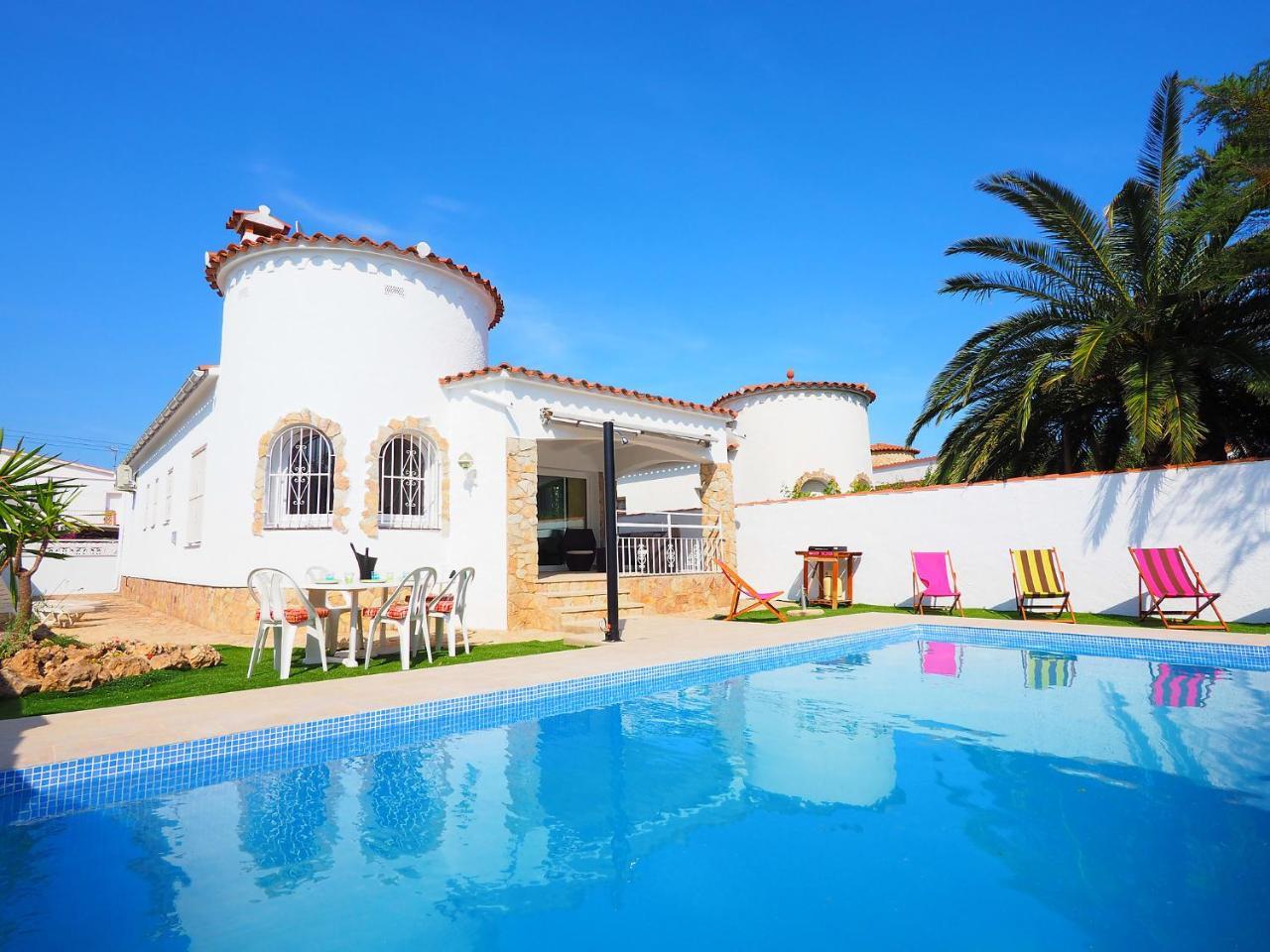 Holiday Home Alberes by Interhome — 4-Star Luxury Hotel in Empuriabrava, Spain