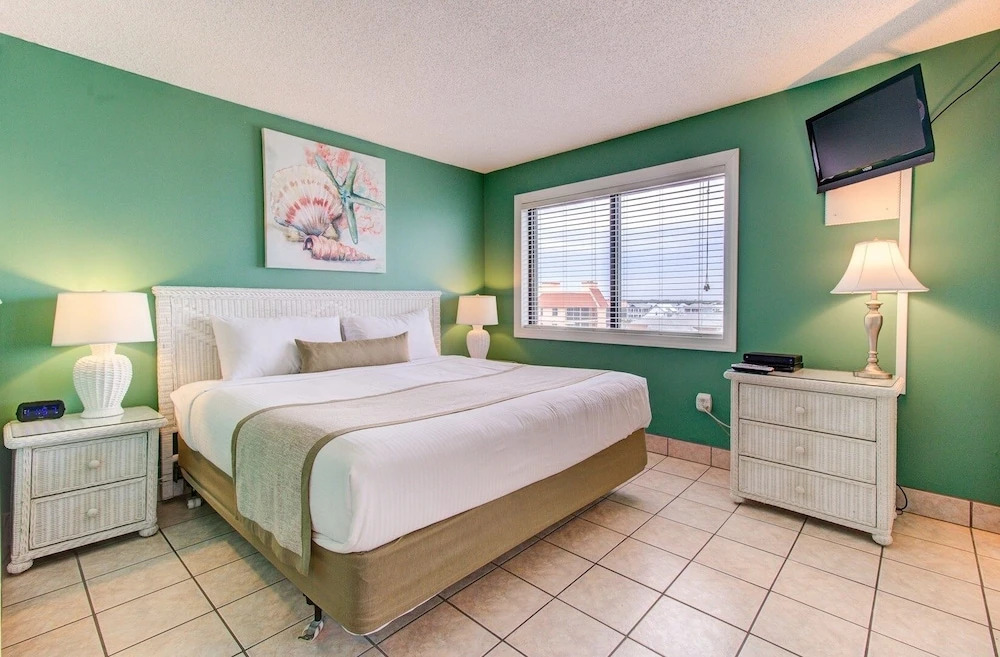 0701 The Green Starfish by Atlantic Towers - featured photo