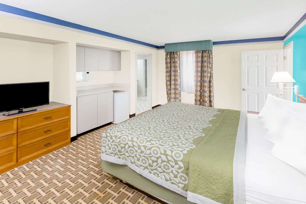 Days Inn by Wyndham Little Rock Medical Center - photo 13