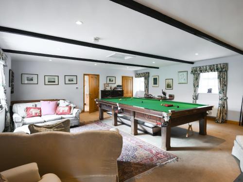 The Cow Shed — 4-Star Luxury Hotel in None, United Kingdom