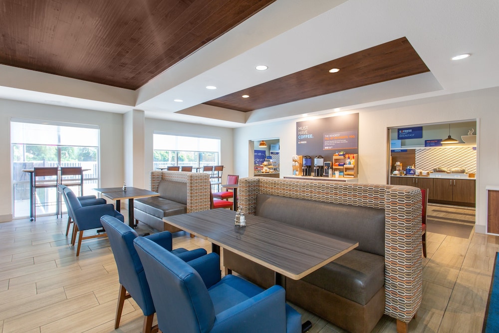 Holiday Inn Express Hotel & Suites Silver Springs Ocala by IHG - photo 29