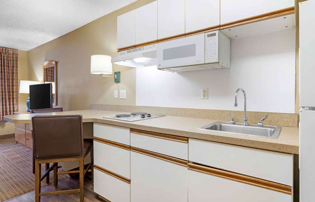 Extended Stay America Suites Houston Galleria Uptown - photo 12