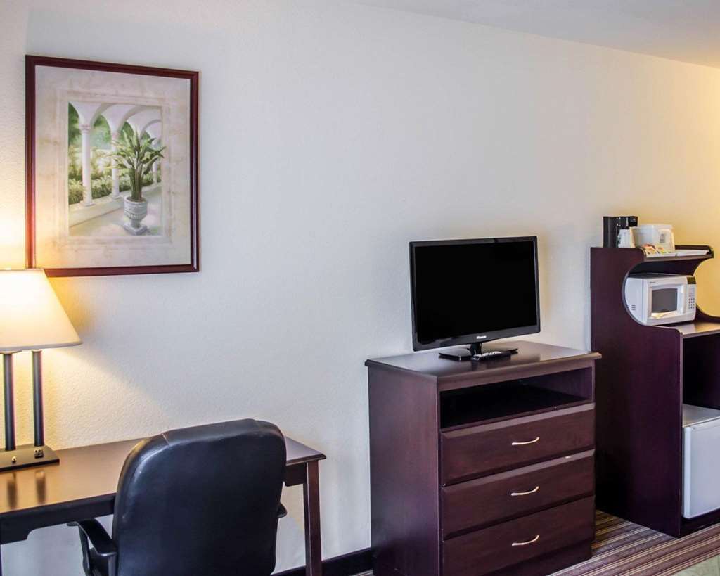 Quality Inn & Suites Pensacola Bayview - photo 11