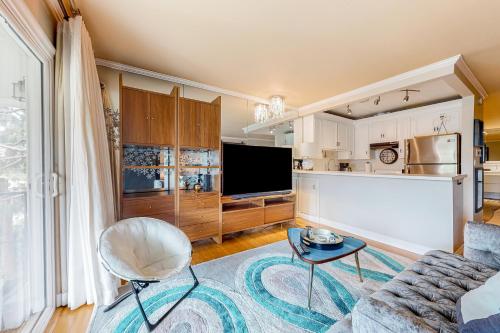 Rock Roll & Relax — 4-Star Luxury Hotel in Newport Beach, United States