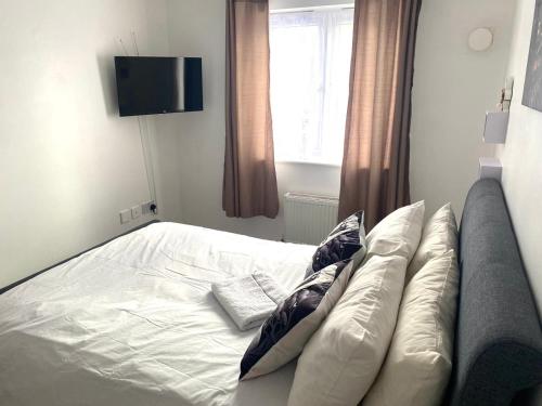 Forsyth Apartment Spacious and Comfortable 2 bedrooms — 4-Star Luxury Hotel in Dagenham, United Kingdom