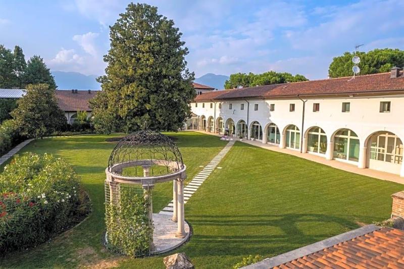 Hotel Villa I Pini — hotel in Malo