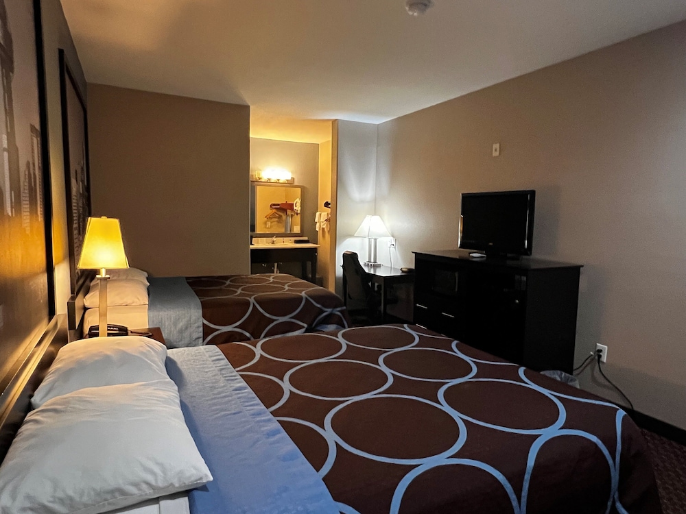 Super 8 by Wyndham Center - photo 22