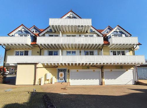 Fritz_Reuter_Str_Sonnenuhr_Wg_5 — 4-Star Luxury Hotel in Zingst, Germany