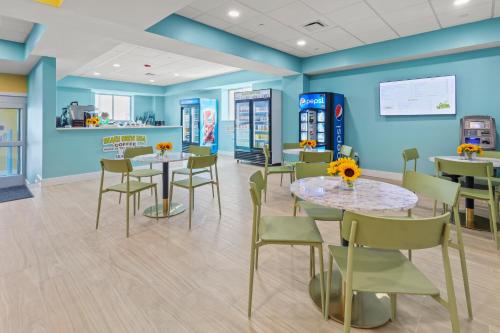 Seaport Suites - photo 10