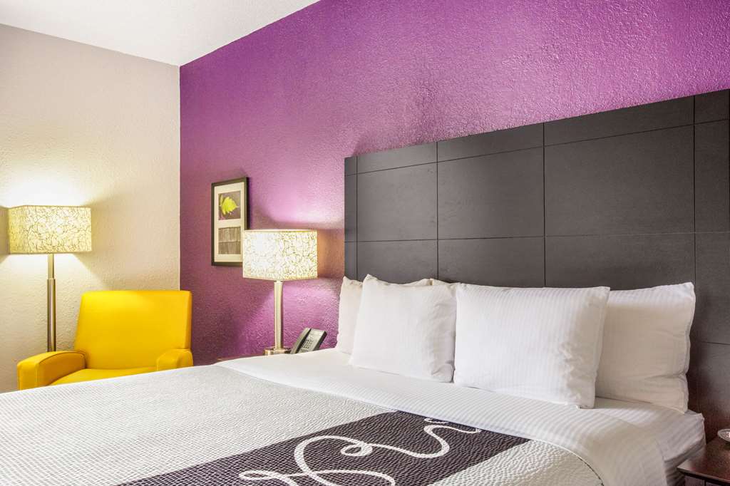 La Quinta Inn & Suites by Wyndham Miami Lakes - photo 21