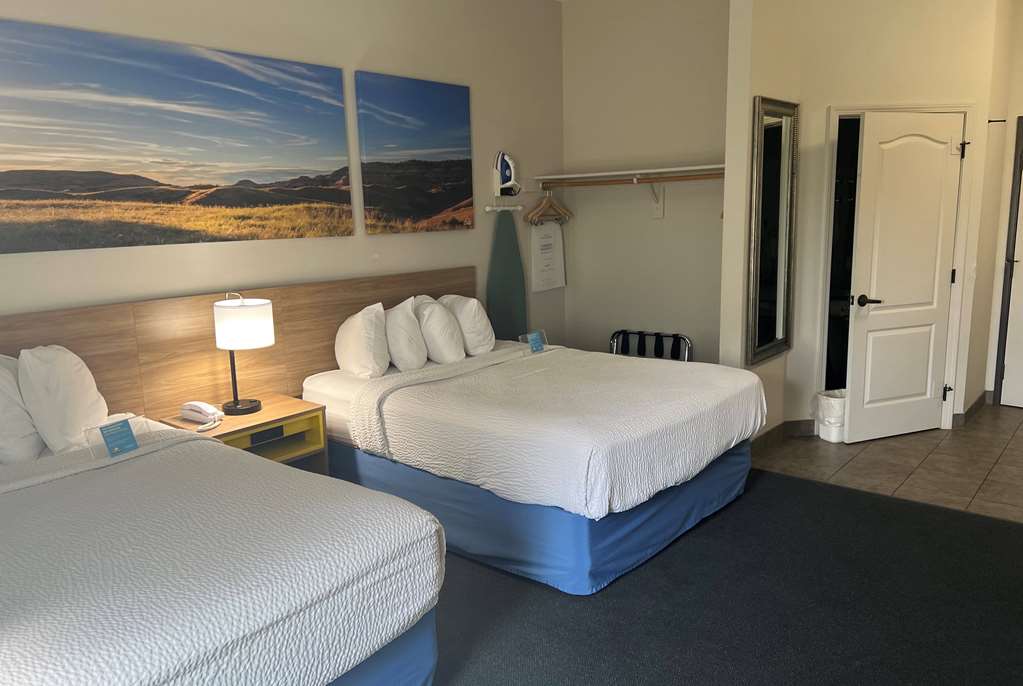 Days Inn & Suites by Wyndham Columbus NE - photo 9