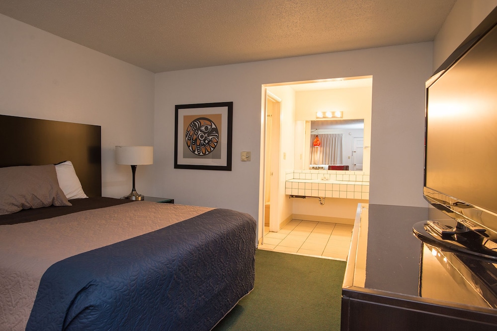 Cougar Land Motel - photo 8