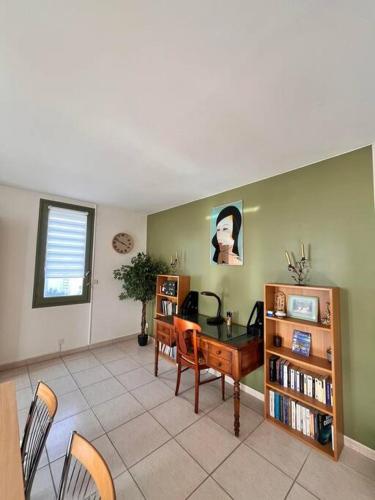 Grand Appartement lumineux — 4-Star Luxury Hotel in Canet-En-Roussillon, France
