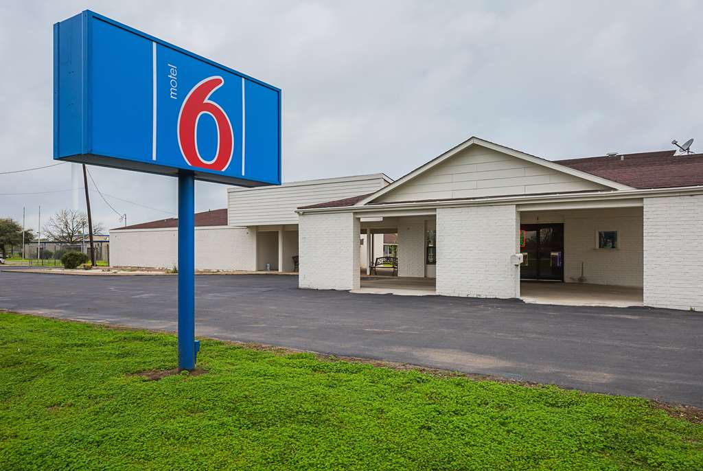 Motel 6 Madisonville TX — hotel in Madisonville