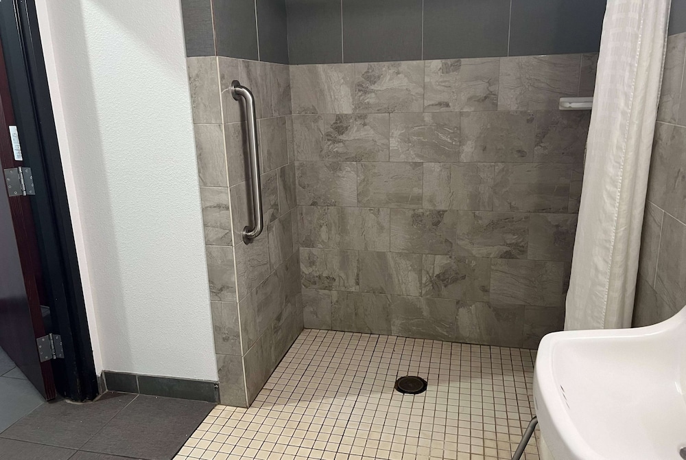 Days Inn by Wyndham Alva - photo 24