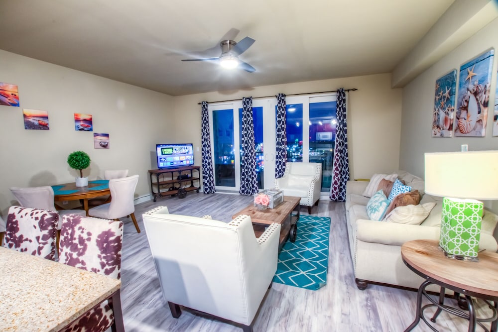 Laketown Wharf Resort by Aneliya's Rentals - photo 373