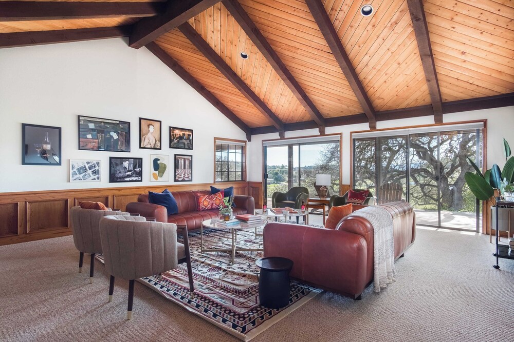 Cathedral by Avantstay Charming Secluded Estate w Sauna Pool Table & Views of the Rolling Hills - photo 7