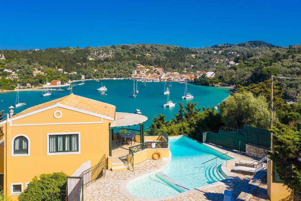Thanasis — 4-Star Luxury Hotel in Gaios, Greece